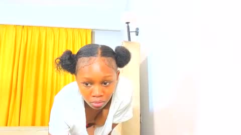 Littlevenus online show from April 16, 2:12 am