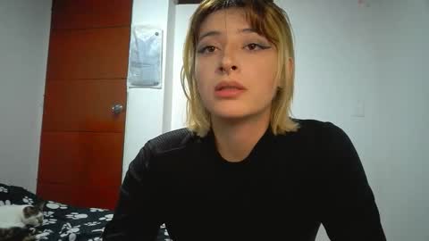 Mia-foster online show from May 4, 8:12 pm