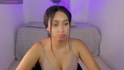 Mia online show from August 4, 10:38 pm