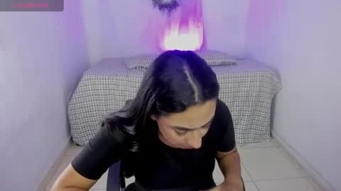 Mia online show from July 11, 9:15 pm
