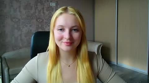 Melanie online show from June 4, 2:43 pm