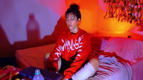 karoline uwu online show from October 31, 4:25 am