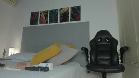 _molly_rosse_ online show from February 4, 11:46 am