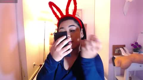 nahomi  online show from December 15, 9:09 pm