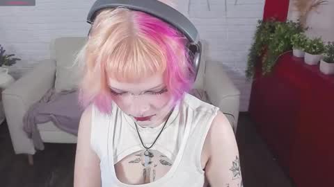 Nicole and Archie online show from November 15, 9:49 pm