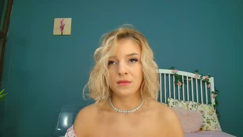 Snapshot of _parishill chatting on October 4, 3:56 am Alisa online show from October 4, 3:56 am