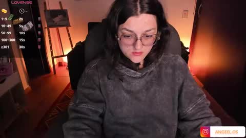 Snapshot of _peach__ chatting on February 11, 1:31 am violeta ig online show from February 11, 1:31 am