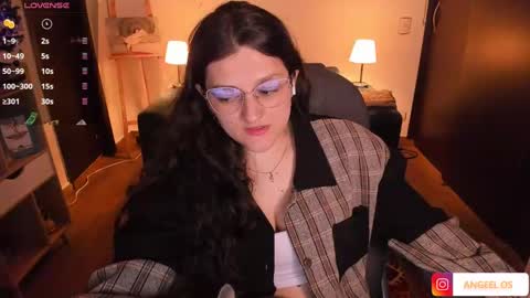 Snapshot of _peach__ chatting on December 16, 1:21 am violeta ig online show from December 16, 1:21 am