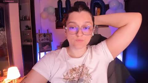 Snapshot of _peach__ chatting on March 11, 3:36 am violeta ig online show from March 11, 3:36 am