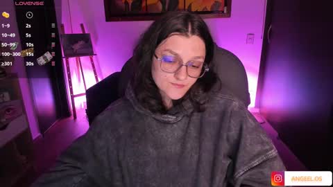 Snapshot of _peach__ chatting on January 18, 5:10 am violeta ig online show from January 18, 5:10 am
