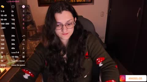 Snapshot of _peach__ chatting on October 4, 4:40 am violeta ig online show from October 4, 4:40 am