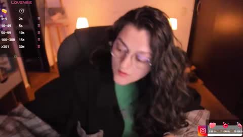 Snapshot of _peach__ chatting on December 20, 3:58 am violeta ig online show from December 20, 3:58 am