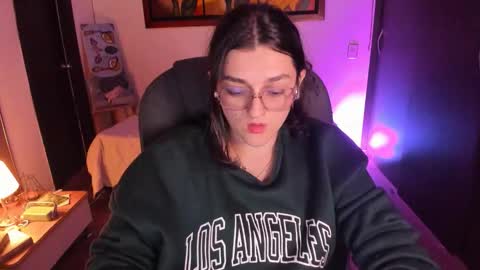 Snapshot of _peach__ chatting on October 13, 4:48 am violeta ig online show from October 13, 4:48 am