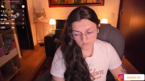 Snapshot of _peach__ chatting on December 13, 4:22 am violeta ig online show from December 13, 4:22 am
