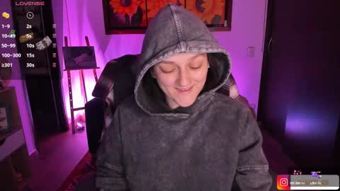 Snapshot of _peach__ chatting on January 12, 2:35 am violeta ig online show from January 12, 2:35 am