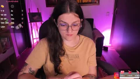 Snapshot of _peach__ chatting on January 29, 2:19 am violeta ig online show from January 29, 2:19 am