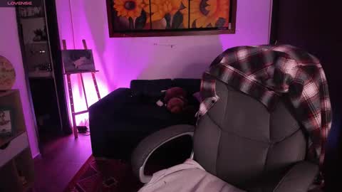 Snapshot of _peach__ chatting on January 8, 3:29 am violeta ig online show from January 8, 3:29 am