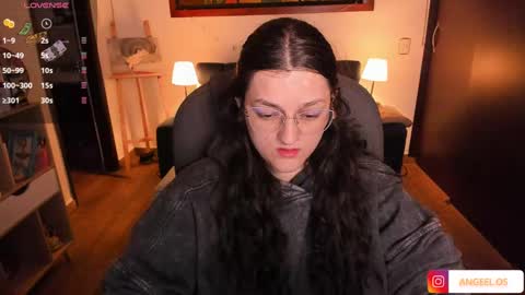 Snapshot of _peach__ chatting on December 10, 3:20 am violeta ig online show from December 10, 3:20 am