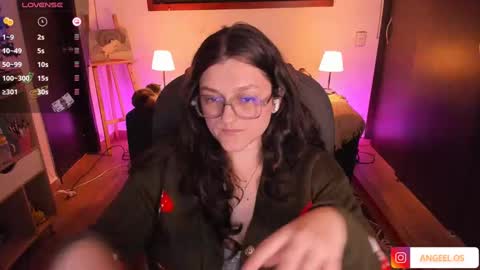 Snapshot of _peach__ chatting on December 29, 3:22 am violeta ig online show from December 29, 3:22 am