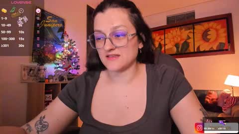 Snapshot of _peach__ chatting on December 28, 4:30 am violeta ig online show from December 28, 4:30 am