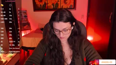 Snapshot of _peach__ chatting on October 6, 4:40 am violeta ig online show from October 6, 4:40 am