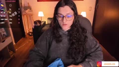 Snapshot of _peach__ chatting on December 27, 3:20 am violeta ig online show from December 27, 3:20 am