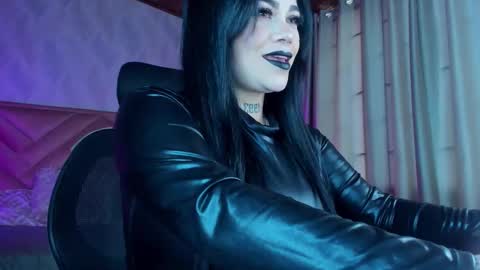 Raven online show from December 5, 2:18 pm