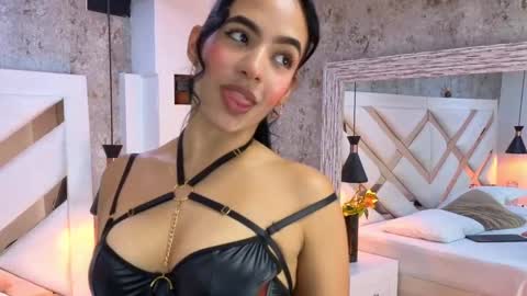 Sara online show from September 8, 8:19 pm