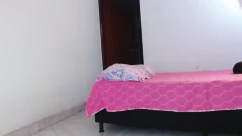 _sarahtomatto_ online show from February 15, 8:44 am