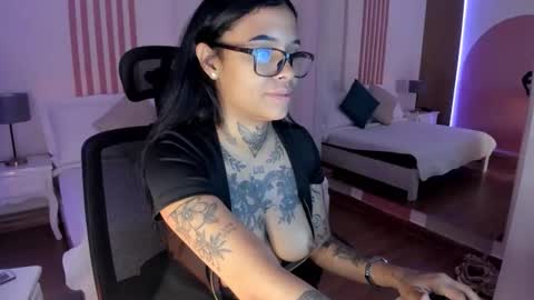 Sharlot online show from December 1, 3:59 pm