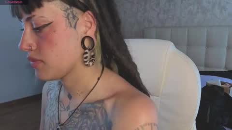 _sharlotte777 online show from March 17, 4:27 am