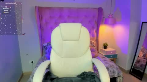 Sophie  online show from November 7, 9:09 pm