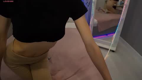 _vanilla_dream_ online show from November 14, 7:25 pm