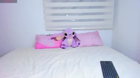 Snapshot of _violetadulce chatting on December 18, 12:32 am Violeta online show from December 18, 12:32 am