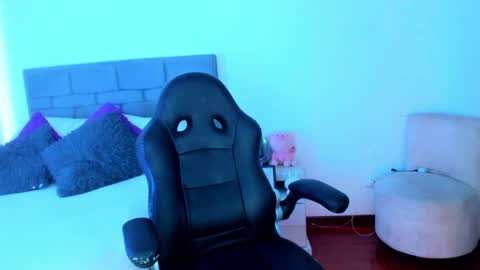 INSTAGRAM pinzon viviana online show from December 26, 7:05 pm