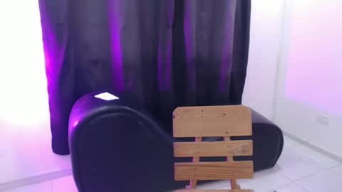 yuky online show from April 23, 8:00 pm