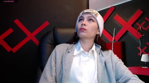 Yuyi online show from March 10, 11:01 am