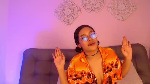 aaliyah__1 online show from February 7, 3:21 am