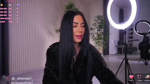 Snapshot of abbela_white chatting on January 18, 6:13 am Alexa online show from January 18, 6:13 am