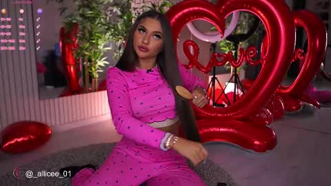 Snapshot of abbela_white chatting on February 15, 6:44 am Alexa online show from February 15, 6:44 am