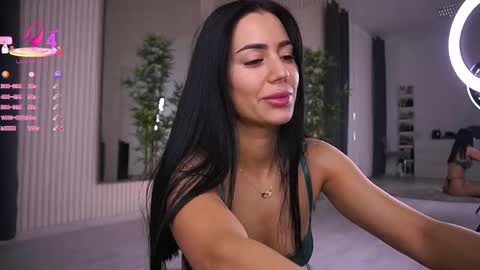 Snapshot of abbela_white chatting on March 1, 6:46 am Alexa online show from March 1, 6:46 am