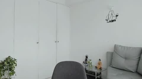 Laura  online show from April 10, 4:46 pm