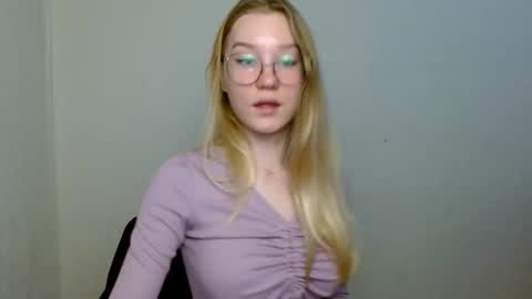 Abby Lovense is active online show from November 15, 10:16 am