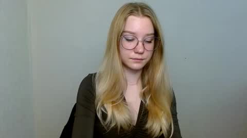 Abby Lovense is active online show from November 14, 10:15 am