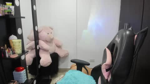     online show from December 19, 4:02 am