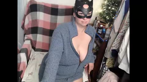 Snapshot of abigailove4u chatting on September 12, 11:39 am GoldenFish online show from September 12, 11:39 am