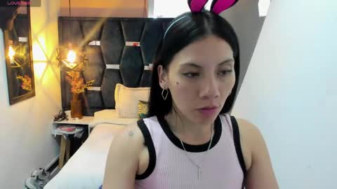 Abril Fox online show from April 14, 8:20 pm