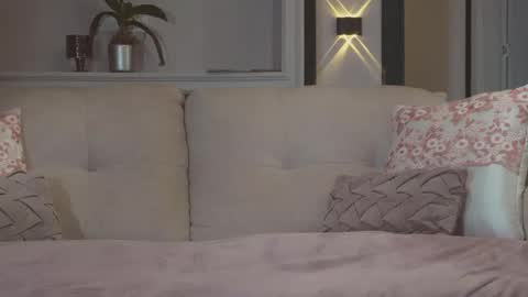 Abril Colls online show from April 11, 1:22 am