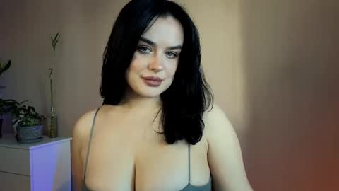 Snapshot of actavia_rose chatting on February 16, 1:49 pm my inst love inside 17 online show from February 16, 1:49 pm