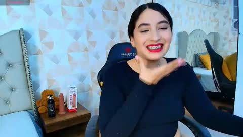 Snapshot of ada_elowen chatting on October 17, 10:35 pm ada_elowen online show from October 17, 10:35 pm